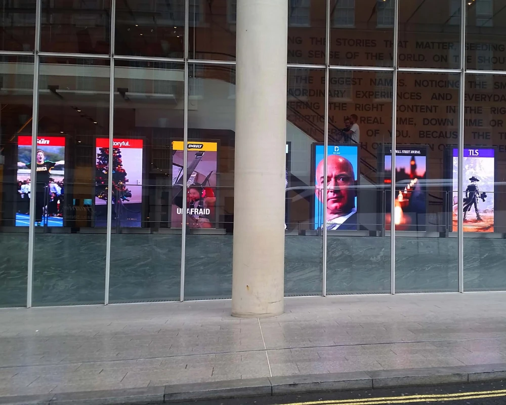 Shop window digital signage Shop window digital signage