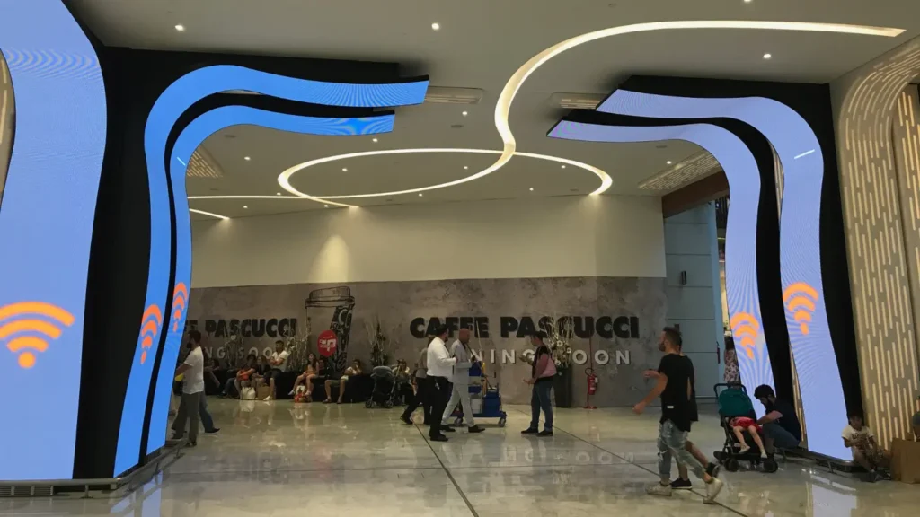 Custom flexible displays for retail