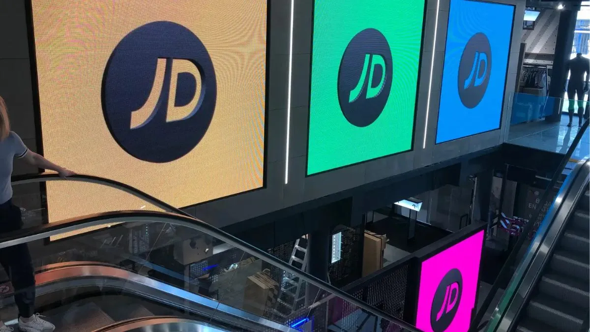 Retail digital signage