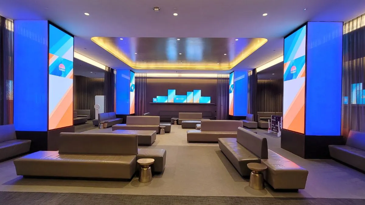 Retail showroom screens