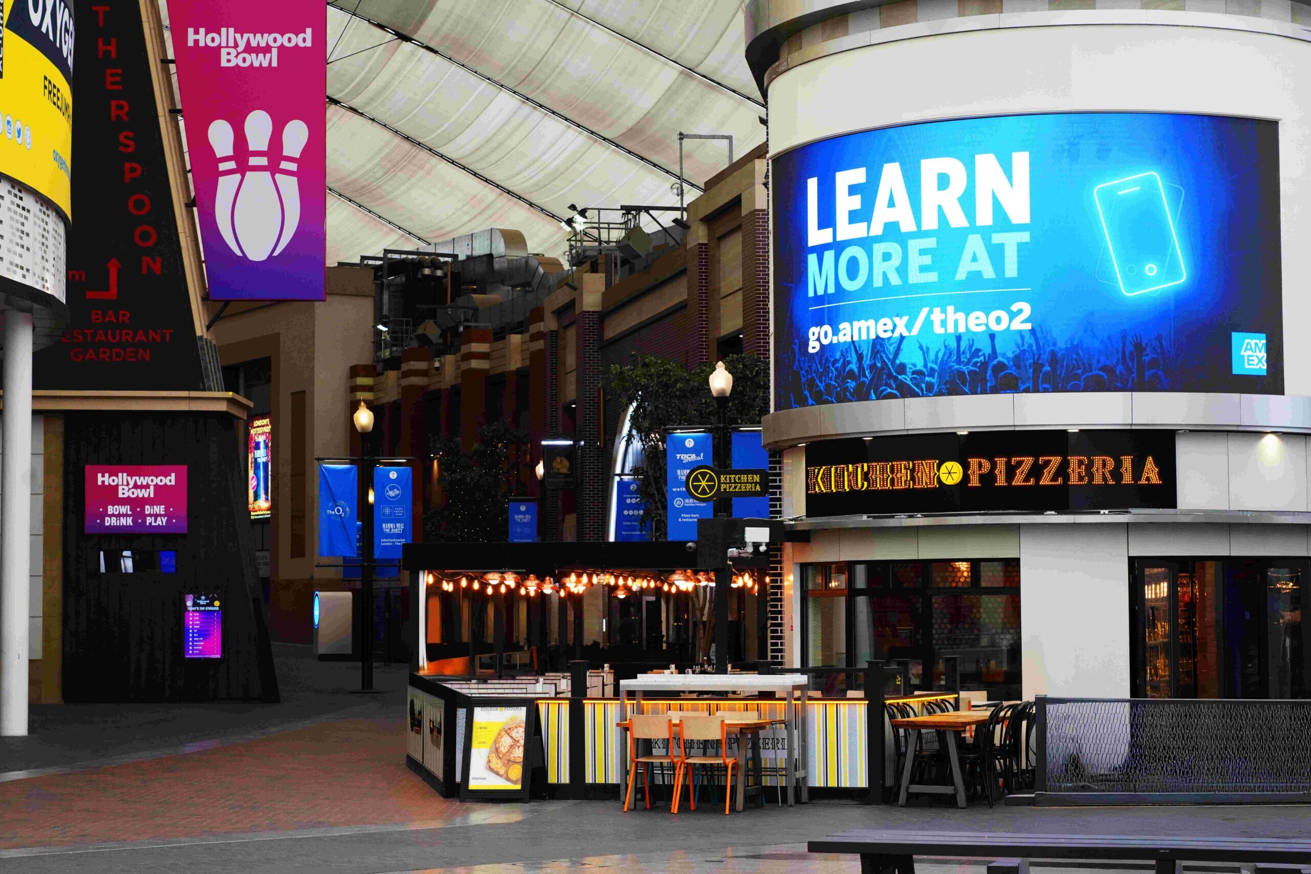 Custome Curved Hospitality LED screen in dining district The O2 Custome Curved Hospitality LED screen in dining district The O2