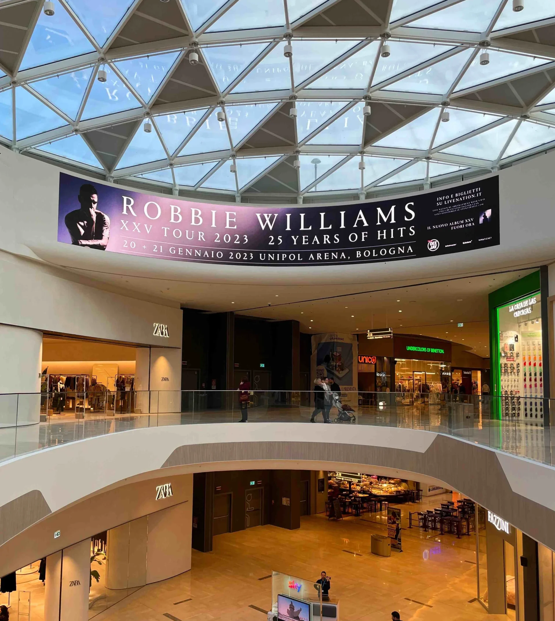 Bespoke curving retail LED display