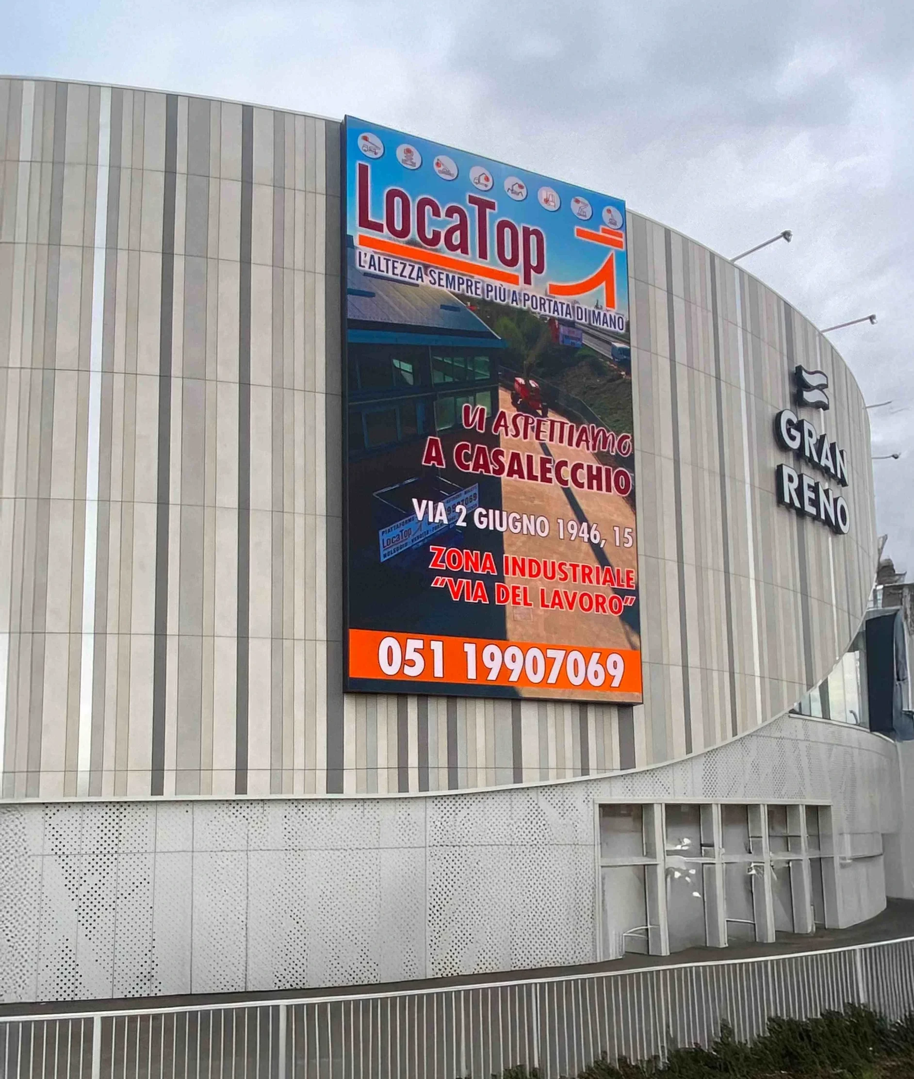 Outdoor retail LED display