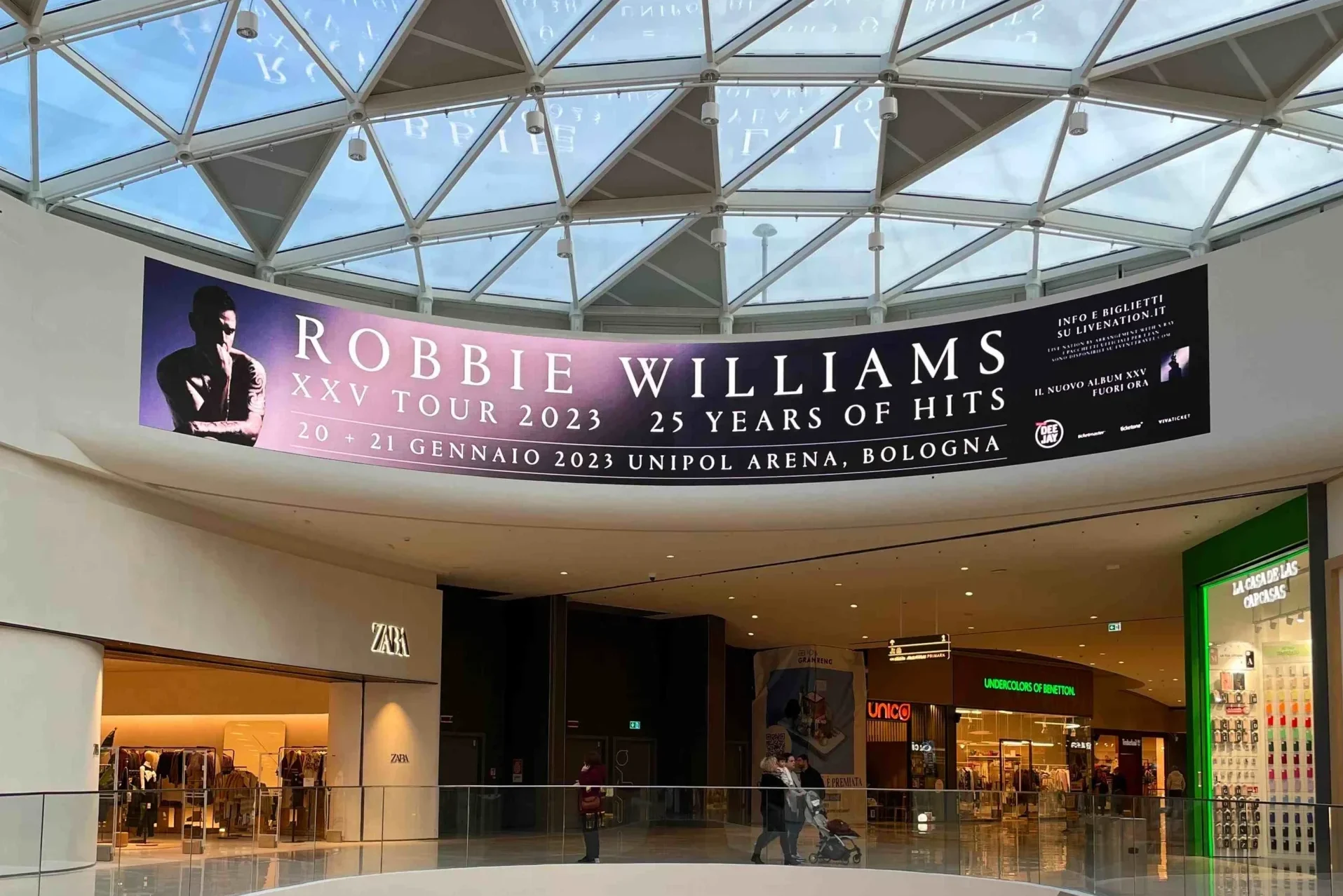 Bespoke curving retail LED display