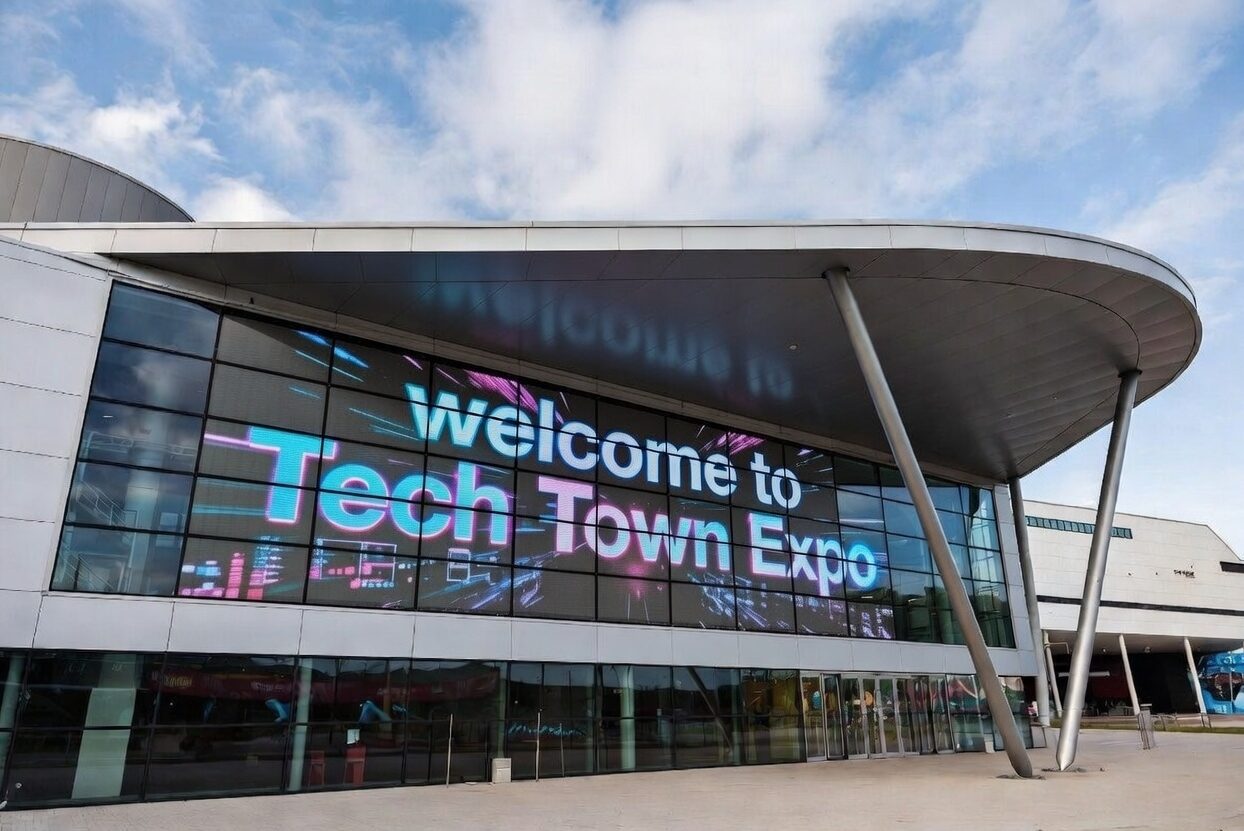 Transparent MIRAGE LED at exhibition Hall Transparent MIRAGE LED at exhibition Hall