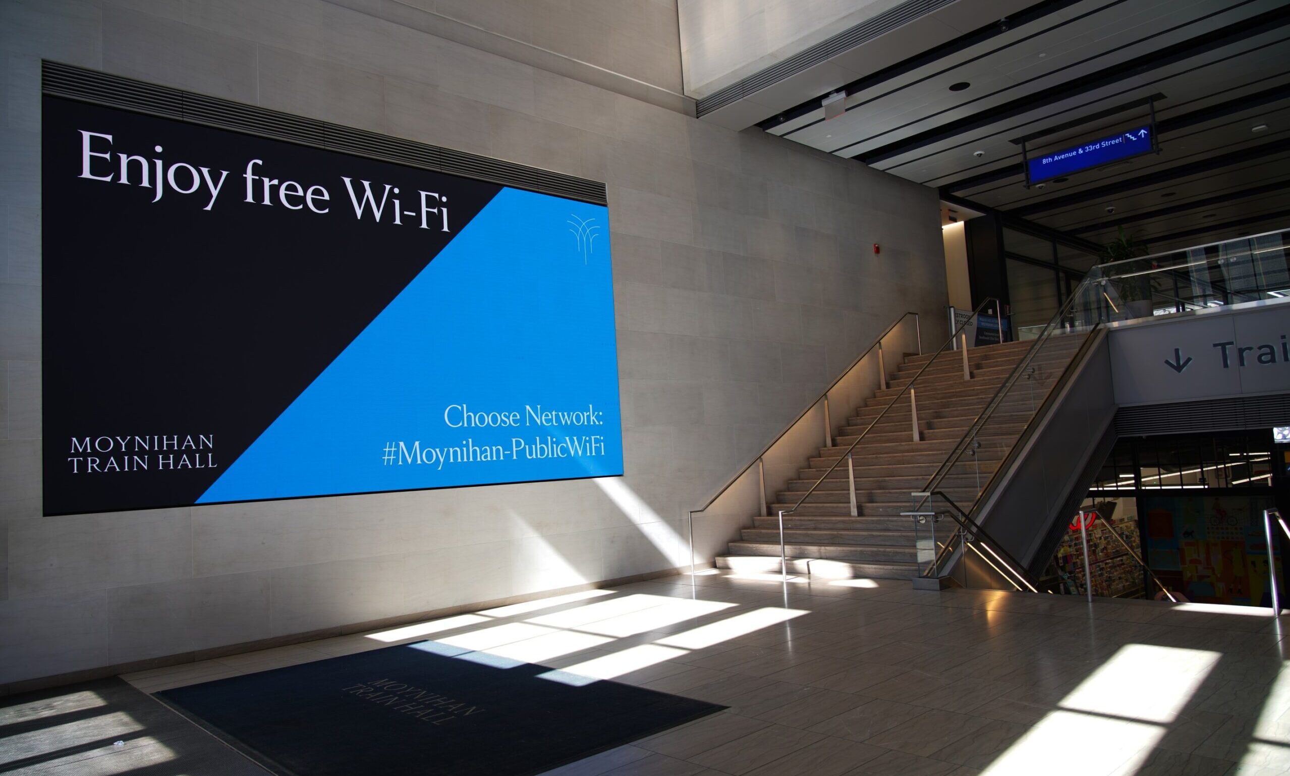 Large-format LED displays at Moynihan Train Hall